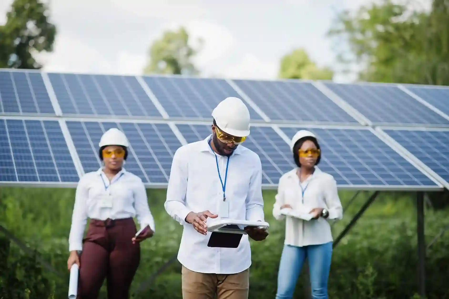 africa-solar-energy-concept-KEA2NNQ-2048x1365_11zon